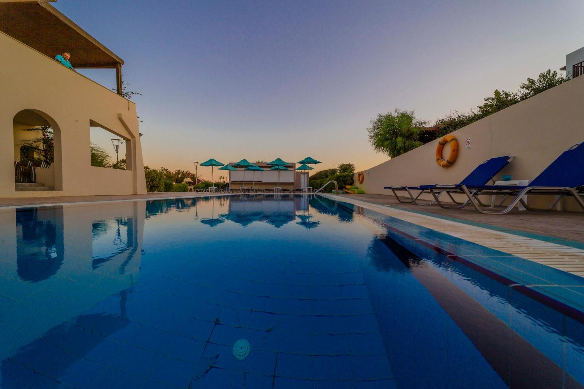 Amaryllis Front Beach Hotel Lardos Bagian luar foto