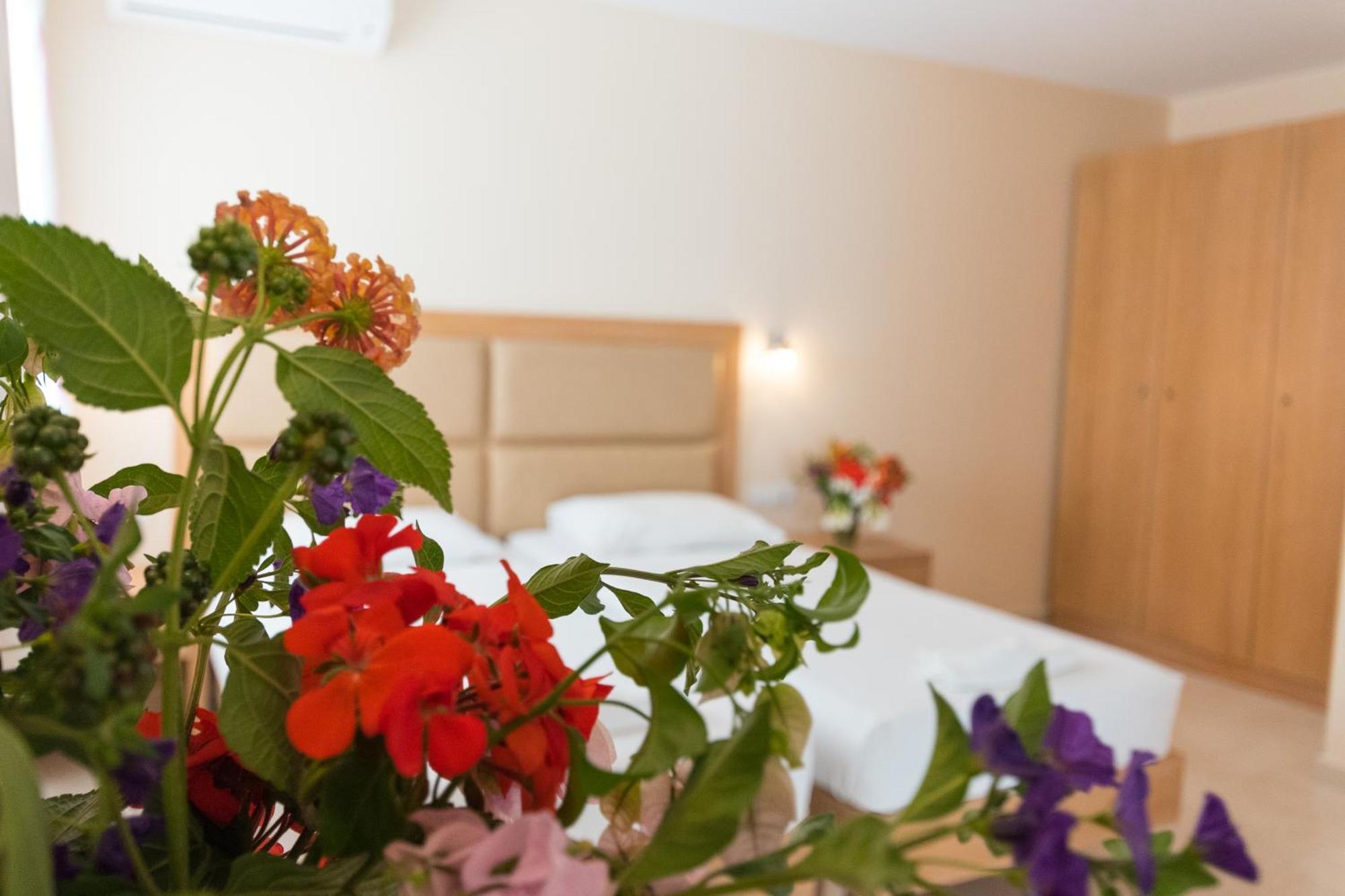 Amaryllis Front Beach Hotel Lardos Bagian luar foto